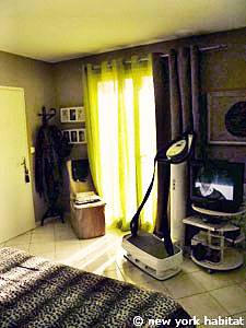 South of France - Provence - 4 Bedroom - Villa accommodation - bedroom 1 (PR-1081) photo 3 of 3