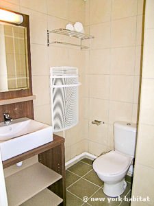 Sud de la France - Provence - T2 appartement location vacances - salle de bain (PR-1095) photo 1 sur 3 Sud de la France - Provence - T2 appartement location vacances - salle de bain (PR-1095) photo 1 sur 3