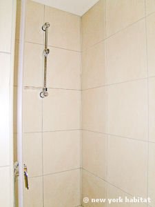 Sud de la France - Provence - T2 appartement location vacances - salle de bain (PR-1095) photo 3 sur 3 Sud de la France - Provence - T2 appartement location vacances - salle de bain (PR-1095) photo 3 sur 3