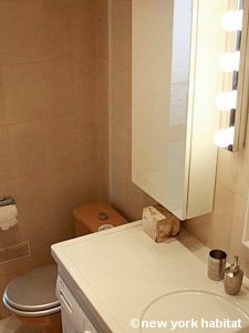 Sud de la France - Côte d'Azur - Studio T1 appartement location vacances - salle de bain (PR-1125) photo 3 sur 3 Sud de la France - Côte d'Azur - Studio T1 appartement location vacances - salle de bain (PR-1125) photo 3 sur 3