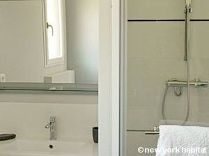South of France - Provence - Studio apartment - bathroom (PR-1130) photo 3 of 5