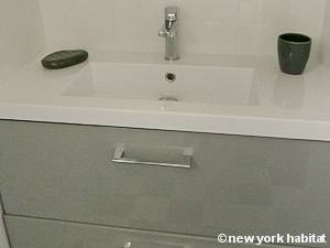 South of France - Provence - Studio apartment - bathroom (PR-1130) photo 2 of 5