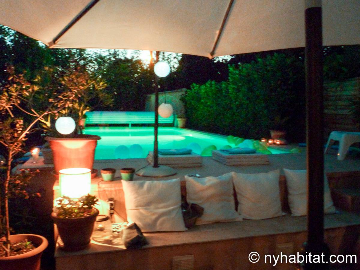 South France 3 Bedroom Villa Rental in Saint Cannat, Provence (Apartment PR1114)