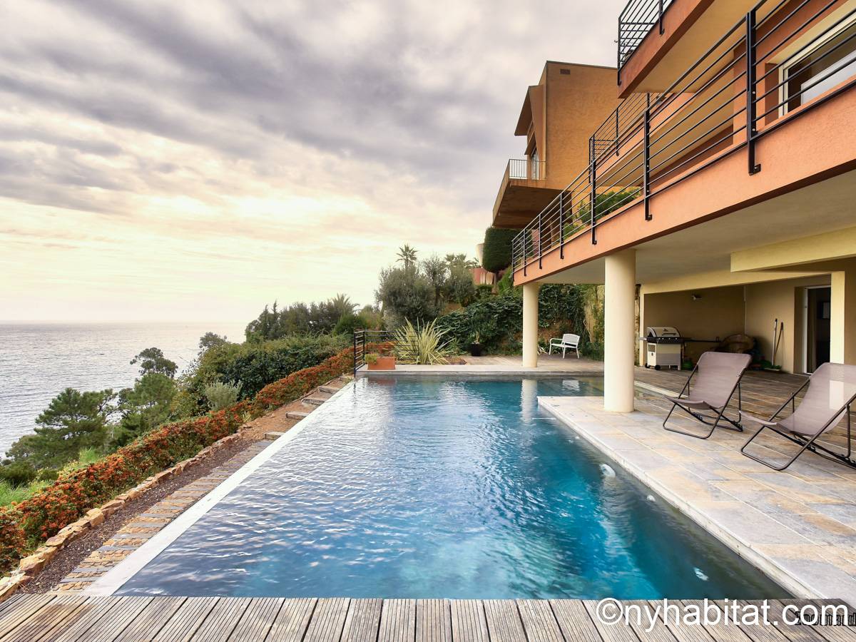 South of France Thoule-sur-Mer, French Riviera - 4 Bedroom accommodation - Apartment reference PR-1248