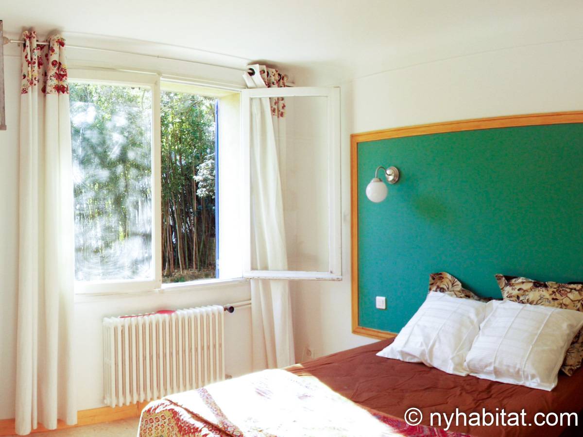 South of France Villeneuve-ls-Avignon, Provence - 2 Bedroom accommodation - Apartment reference PR-1285
