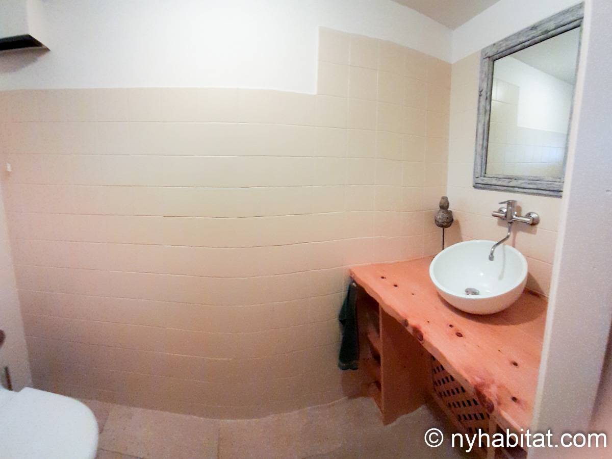 Bathroom 5 - Photo 1 of 1