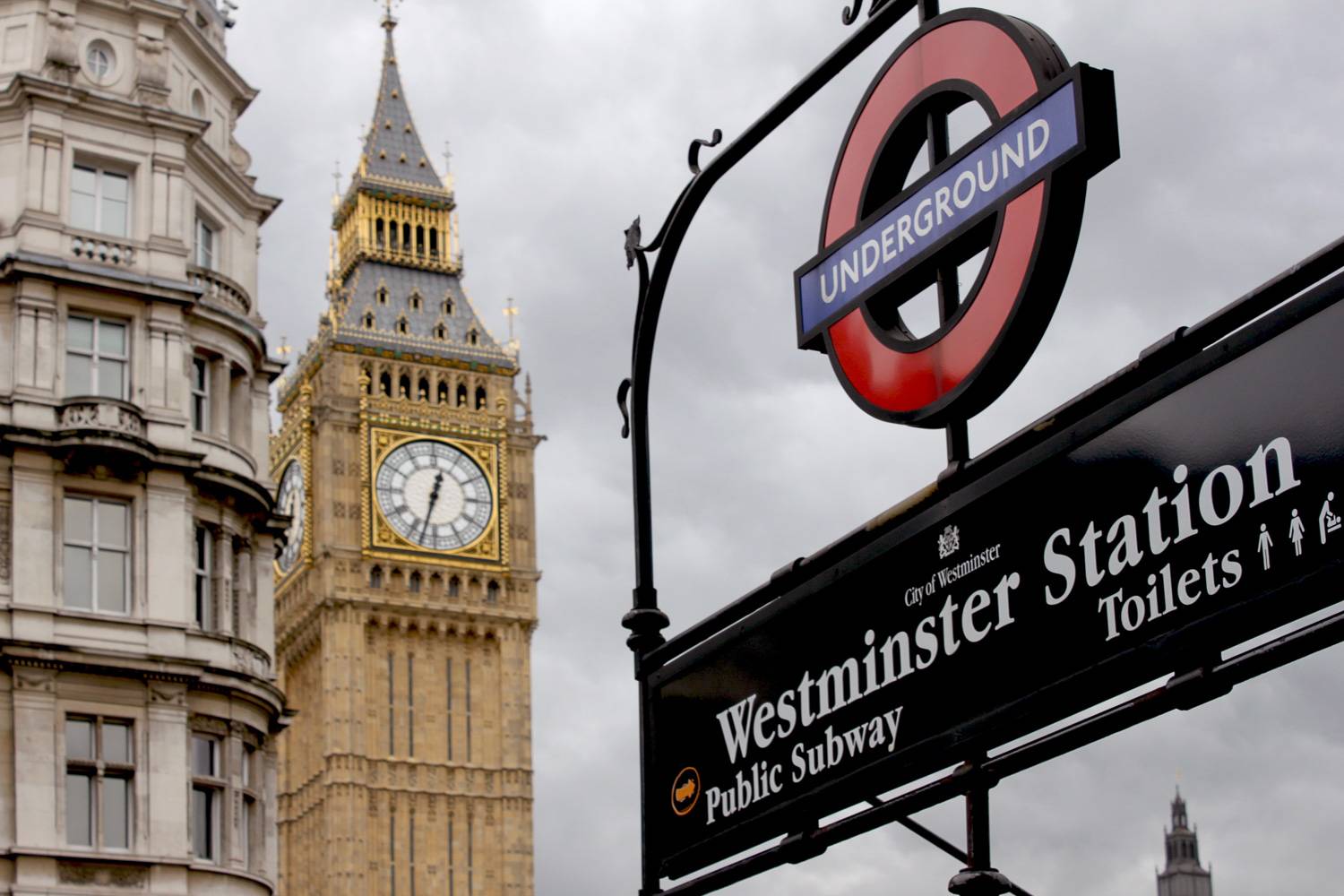 Foto - Londres viaje publico transporte Westminster Metro Estation Big Ben