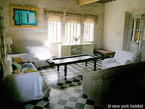 5 Bedroom Rental Beaucaire - Avignon Region - living room