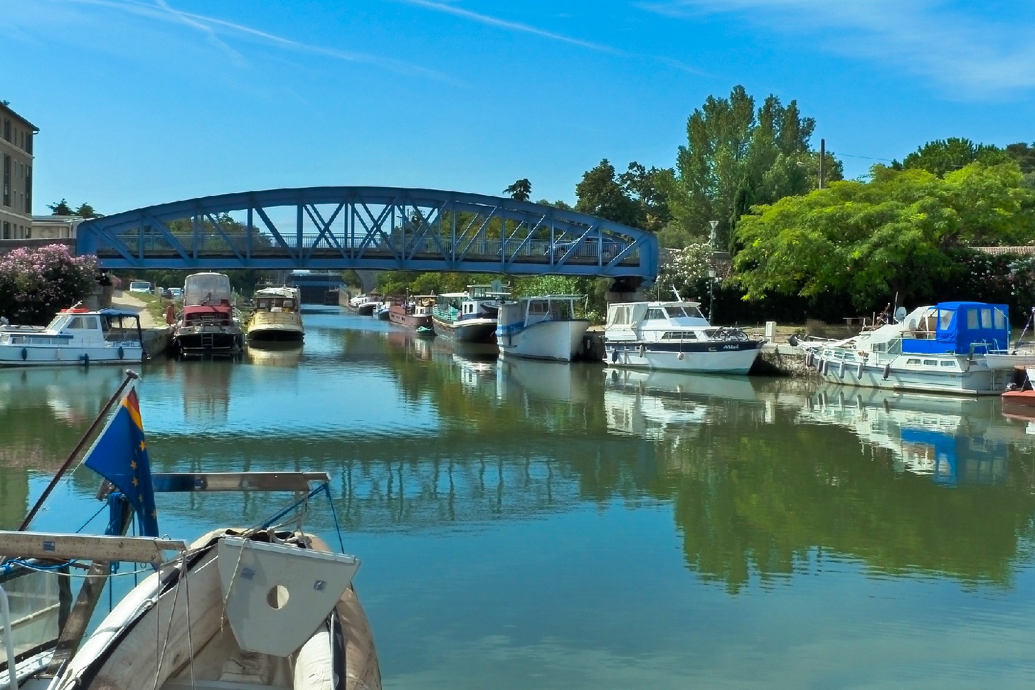 Image of a canal in the port city of Beaucaire.