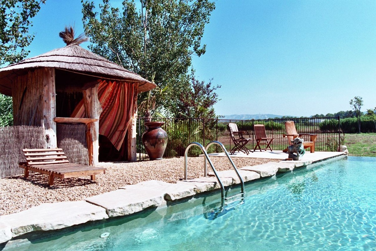 Image of swimming pool in PR-939 vacation rental in Saint-Rémy-de-Provence.