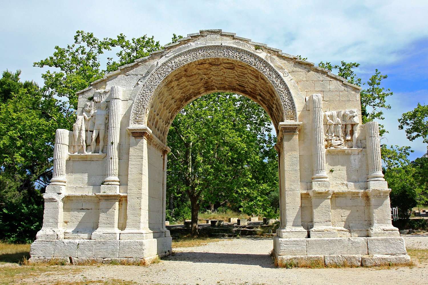 Image of the arch at Glanum in Saint-Rémy-de-Provence.