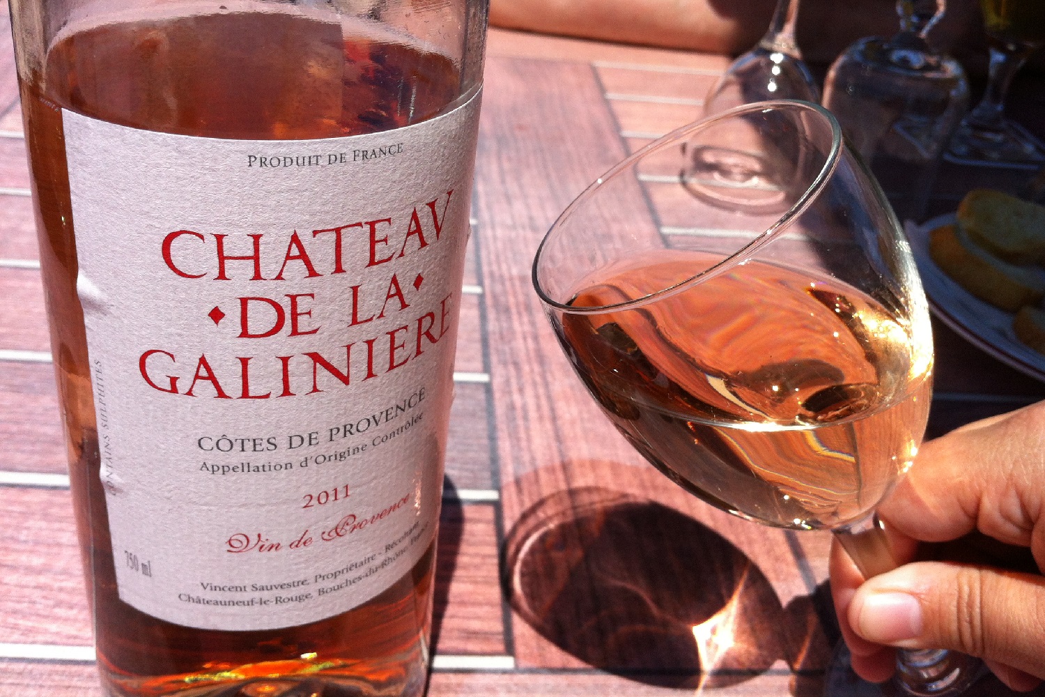 Image of a bottle and glass of Côte de Provence rosé