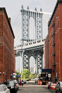 View of the Manhattan Bridge and the Empire State Building (through the arche) from DUMBO - Brooklyn