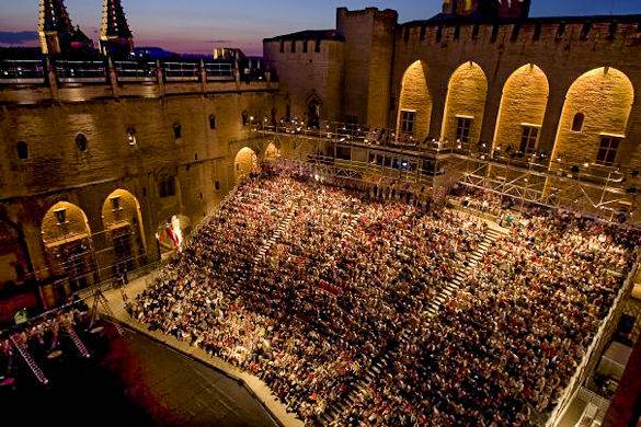 A picture of a theater show at the Palace of the Popes for the Festival d’Avignon