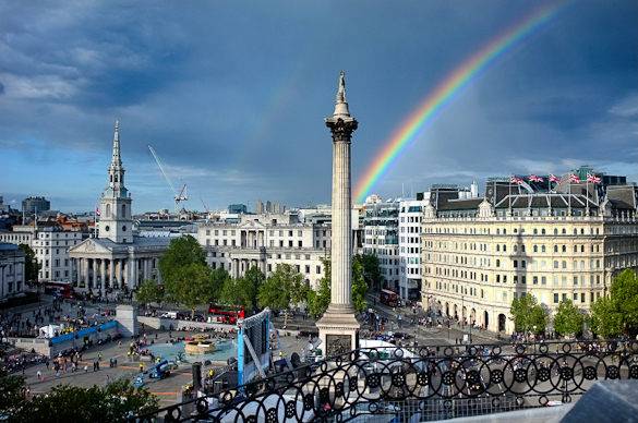 Picture of a rainy Trafalgar Square in London