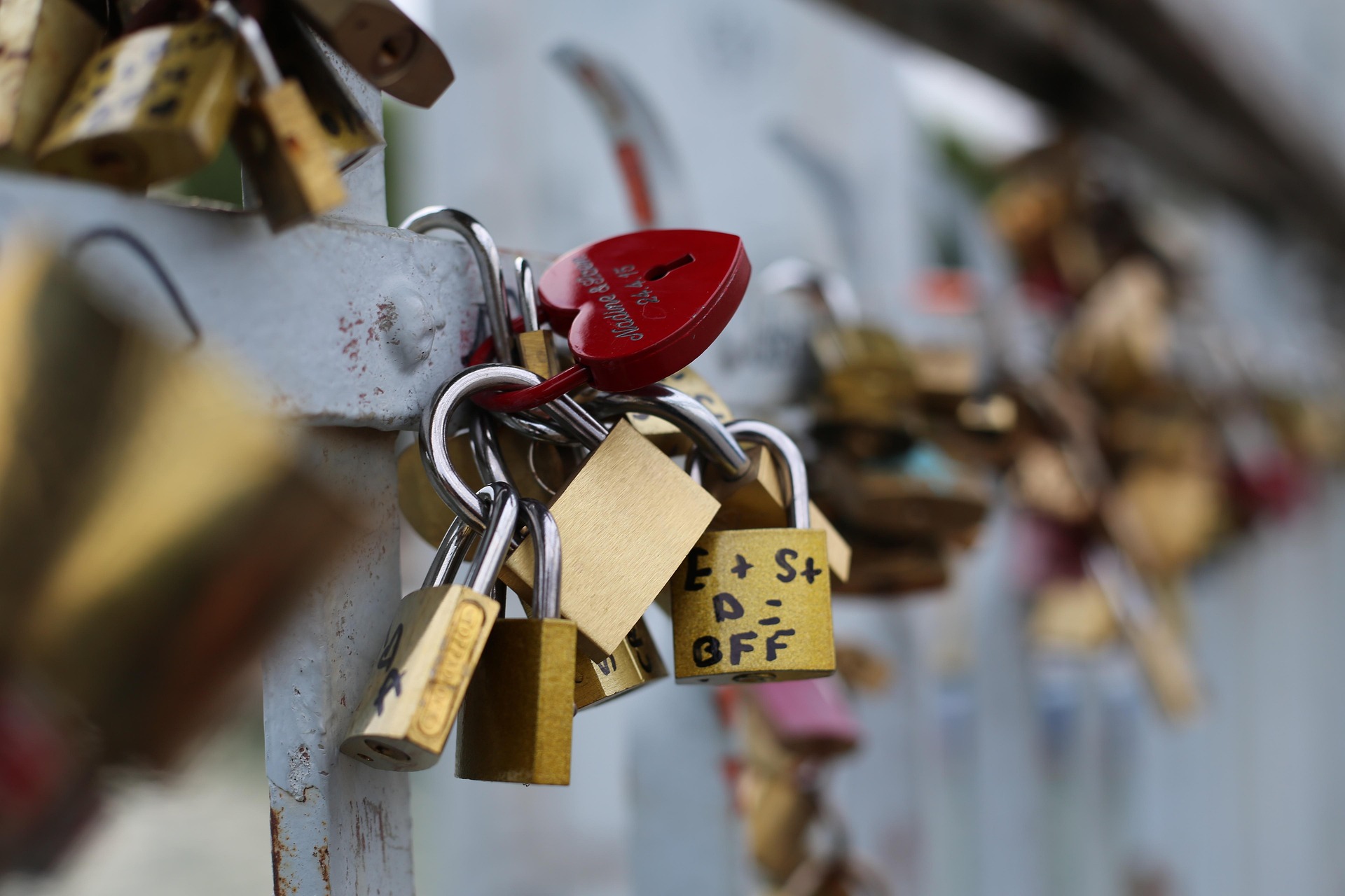 Love locks on the Pont des Arts in Paris. [Photo credit: Armando M./Pixabay]