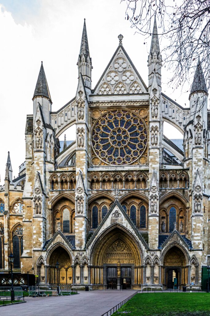 Royal Weddings and Famous Tombs? Visit Westminster Abbey in London!