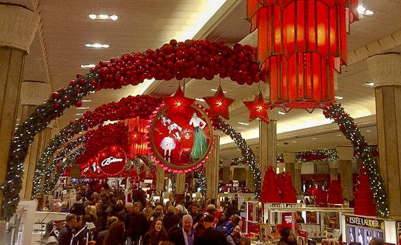 Picture of people shopping on Black Friday in New York City