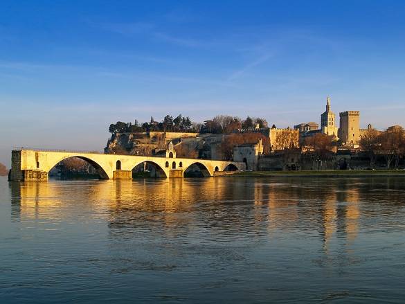 Picture of Avignon and the Pont d’Avignon in winter