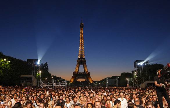 Picture of a concert near the Eiffel Tower in Paris in summer