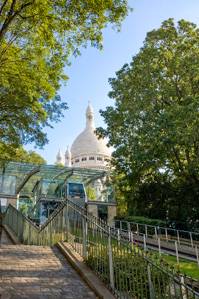 Image of the funicular of Montmartre and the Sacre Coeur