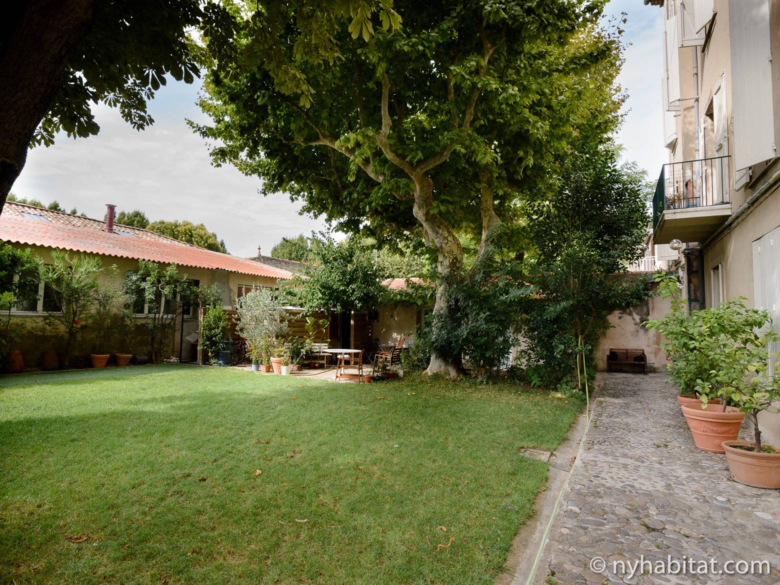 Image of a garden outside Aix