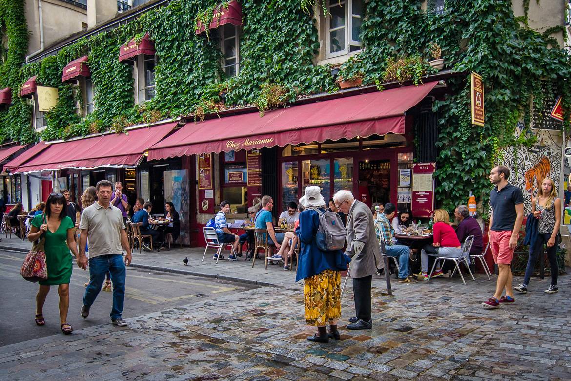Image of a street scene in the Marais, Paris
