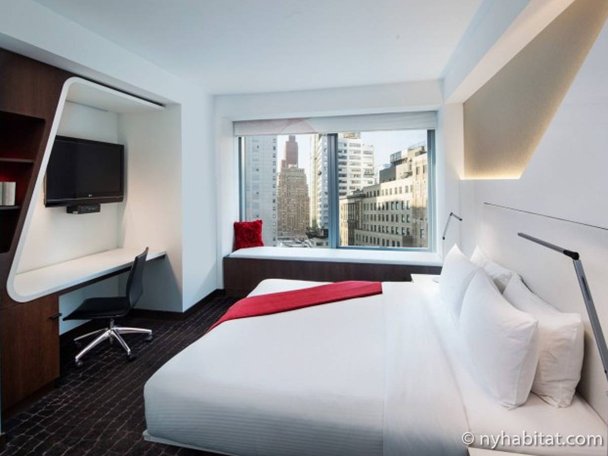 Stylish studio B&B in the Financial District with city views and top-notch shared amenities. (NY-19925)
