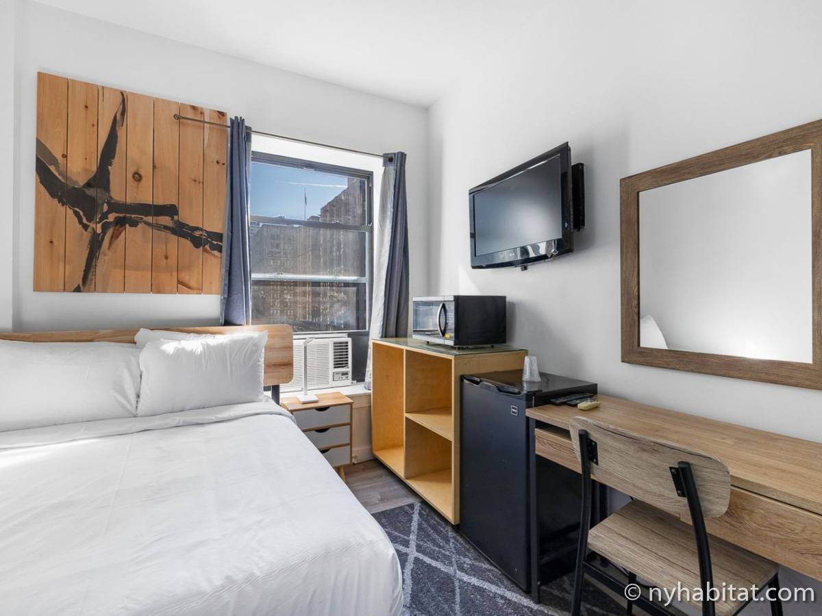 Compact Midtown East B&B with cozy essentials, steps from NYC landmarks and transit. (NY-19917)
