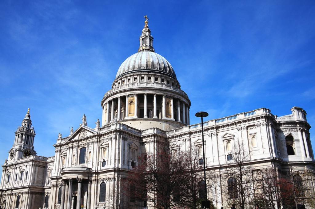 Image of St. Paul’s Cathedral, with leafless tree branches