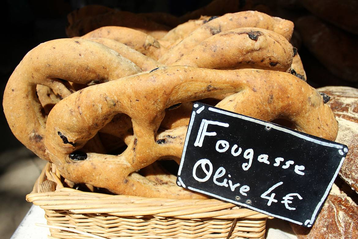 Image of a basket of fougasse bread