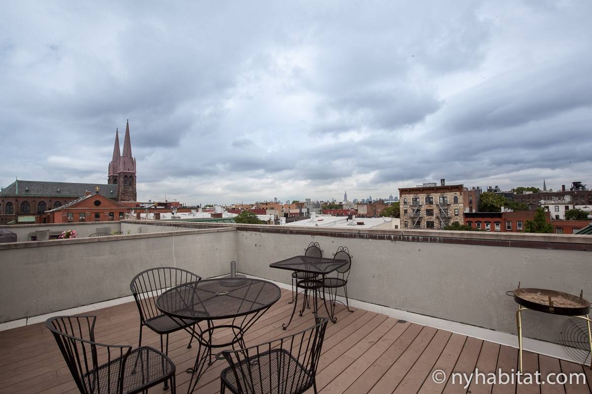 Image of the roof terrace of New York Habitat apartment share NY-16516