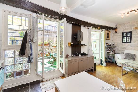Image of living room with views on the large terrace of PA-1489