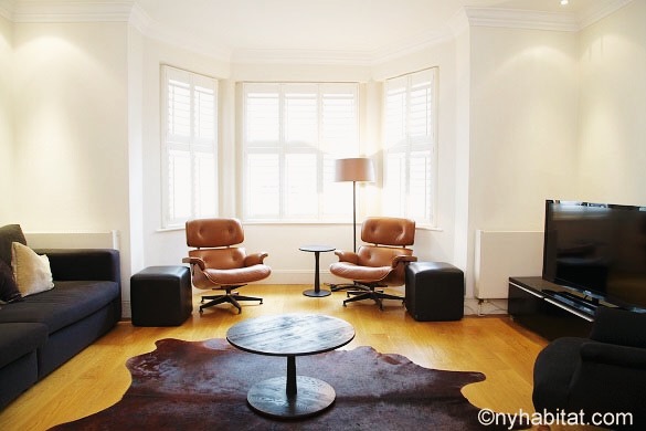 Image of living room of LN-621 in South Kensington