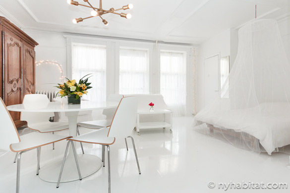 view of NY-15709, a predominantly white studio