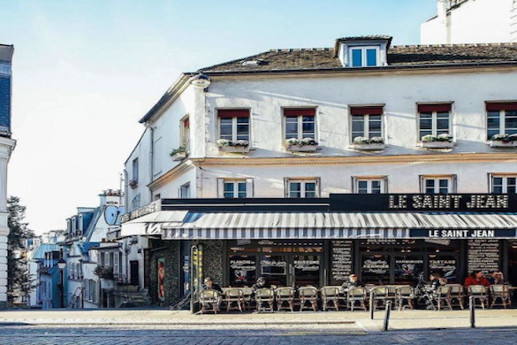 Image of outdoor seating at Cafe Le Saint Jean in Montmartre