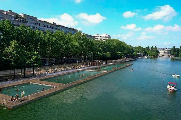 Image of floating swimming pools on the Seine (courtesy of Paris City Hall)