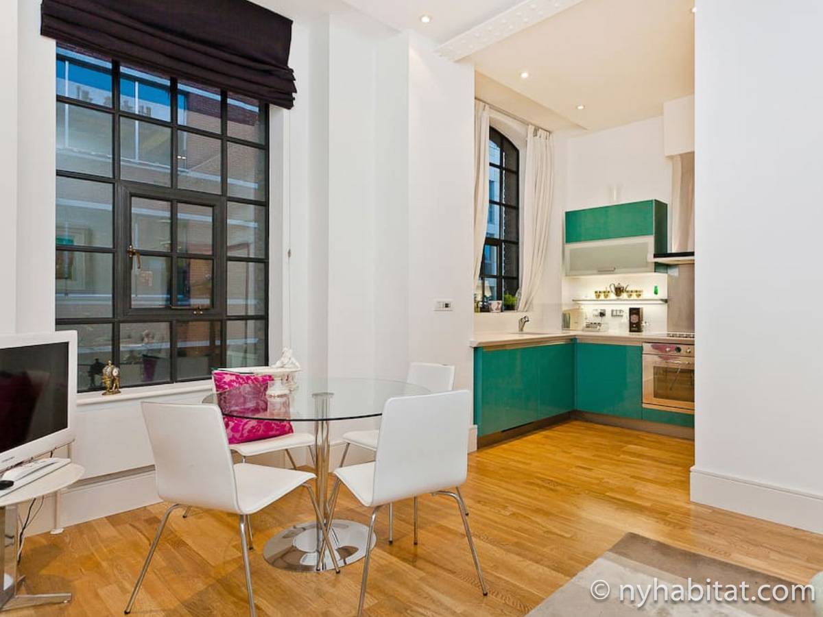 Admire London through the large windows of this 1-bedroom furnished rental in Islington (LN-1970)