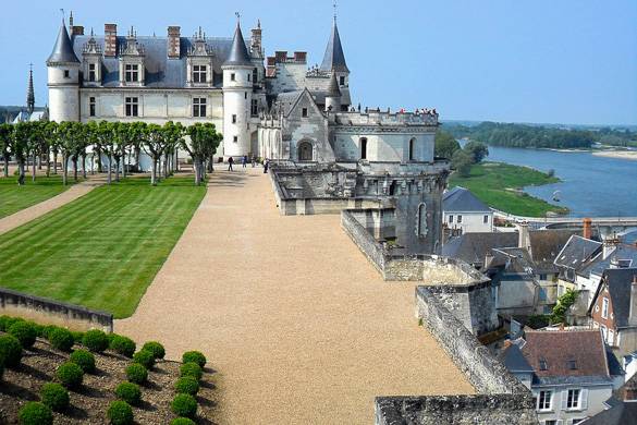 Image of a wine making estate in the Loire Valley