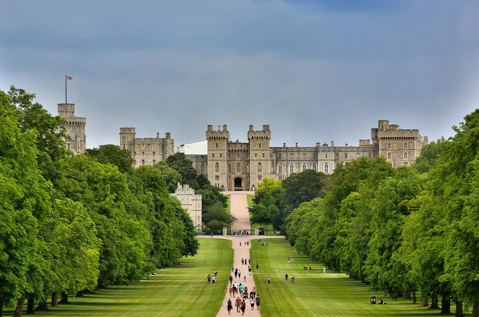 A trip to England wouldn’t be complete without a visit to Windsor Castle (Simon Hurry via Unsplash) 