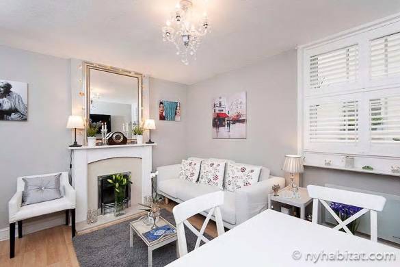Image of living room of LN-784 in Knightsbridge with chandelier and decorative fireplace