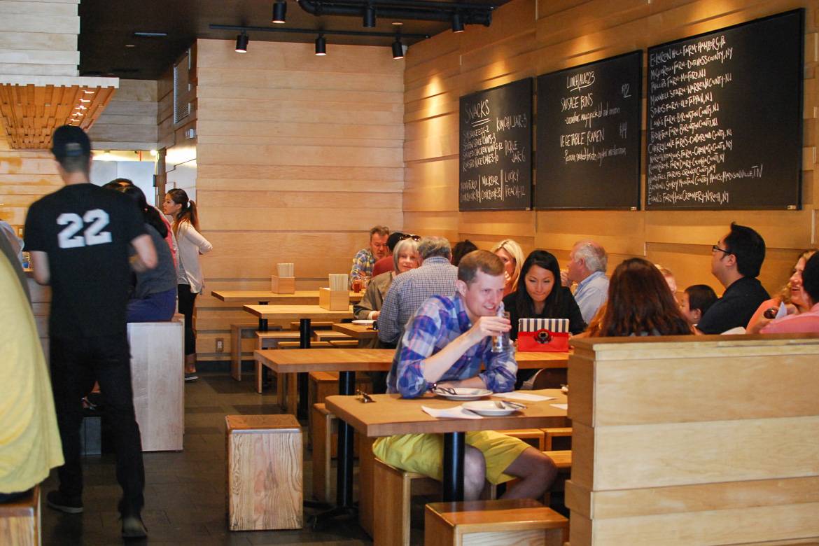 Image of people eating at Momofuku Noodle Bar