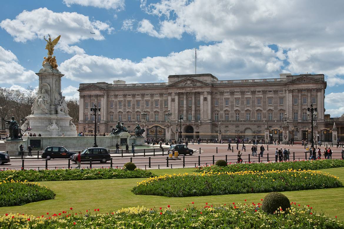 Image of Buckingham Palace with planted gardens around it