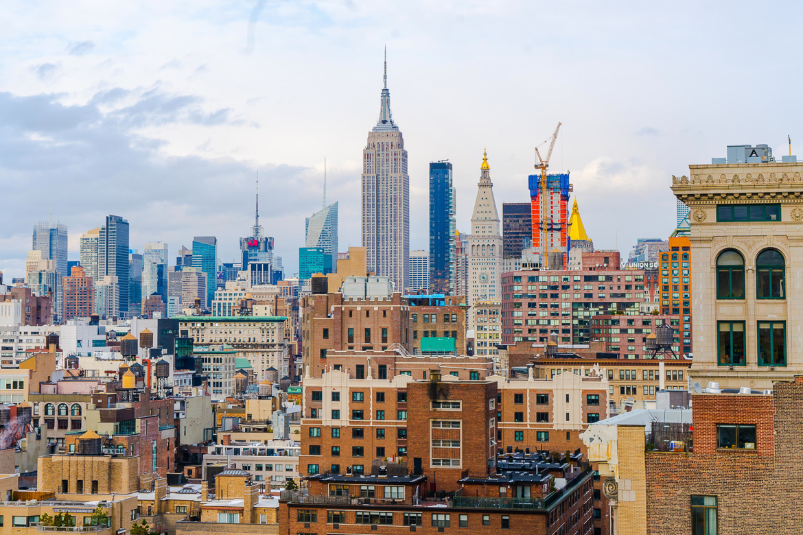 Image of the Empire State Building and surrounding Midtown Manhattan skyline.