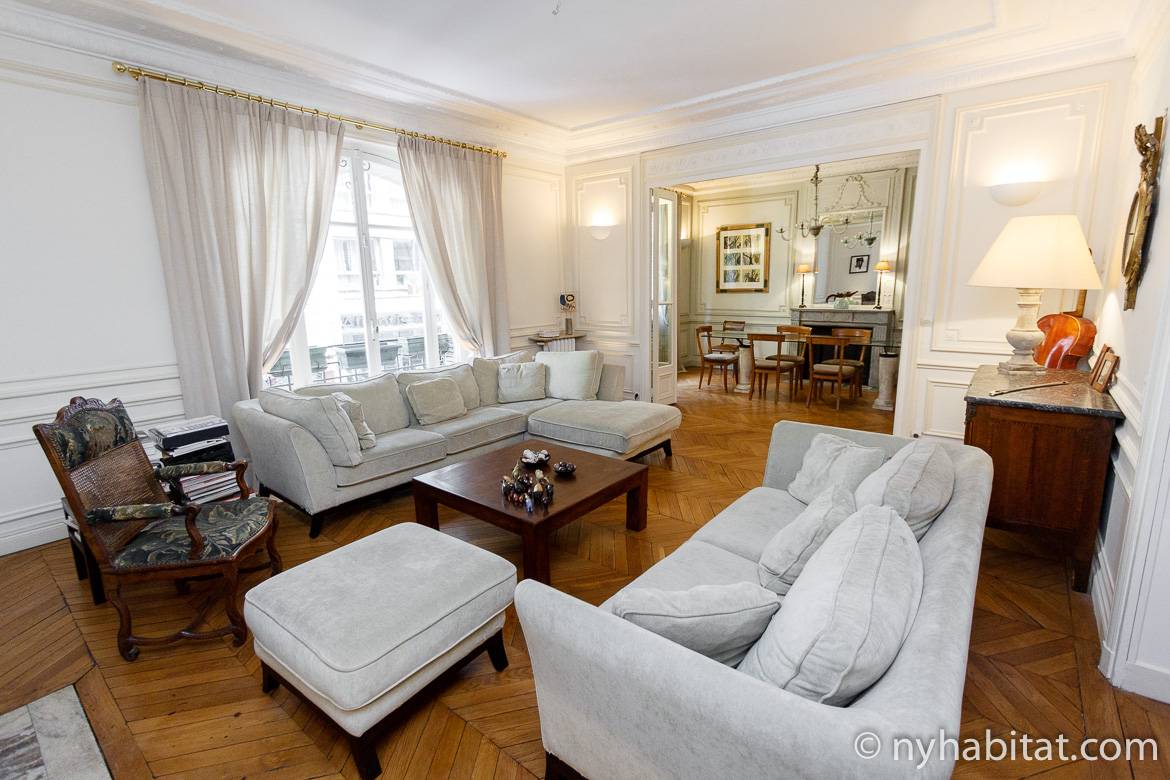 Image of living area of PA-2126 in Trocadéro Paris with sectional sofa.