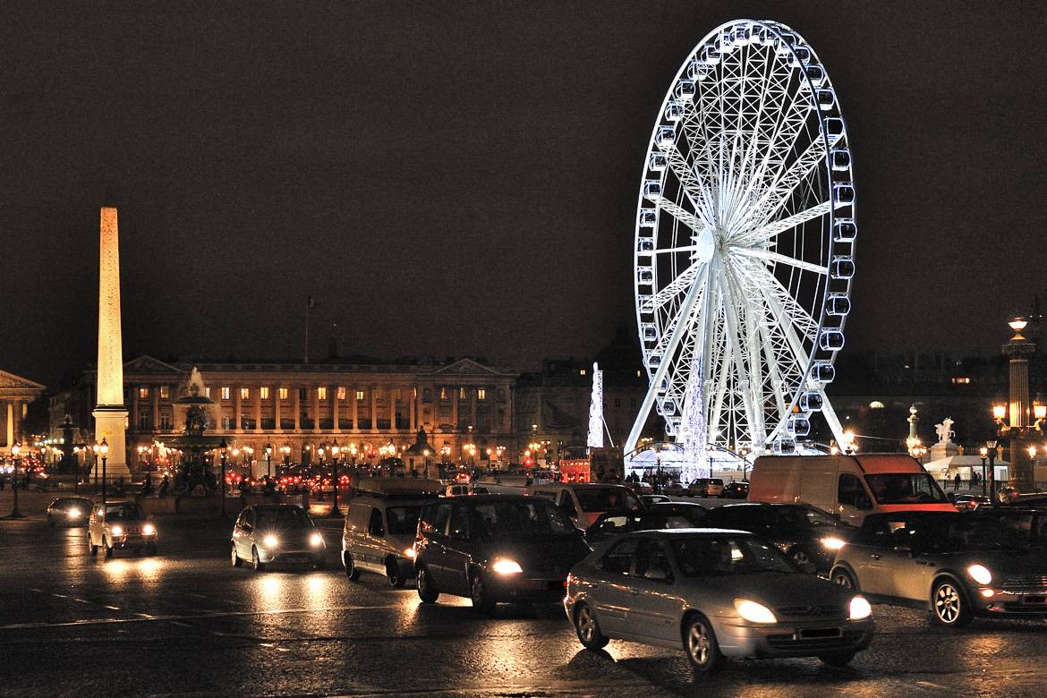 Image of Place de la Concorde in Paris at night.