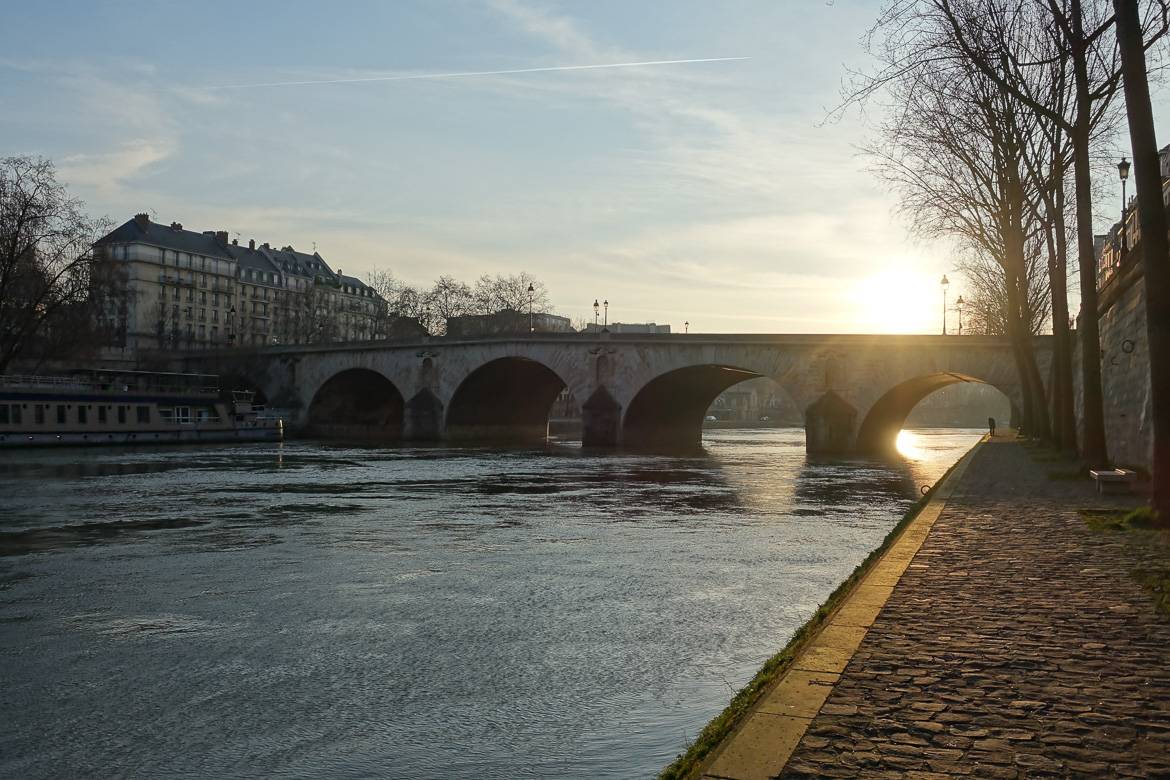 Image of Pont Marie in Paris at sundown.