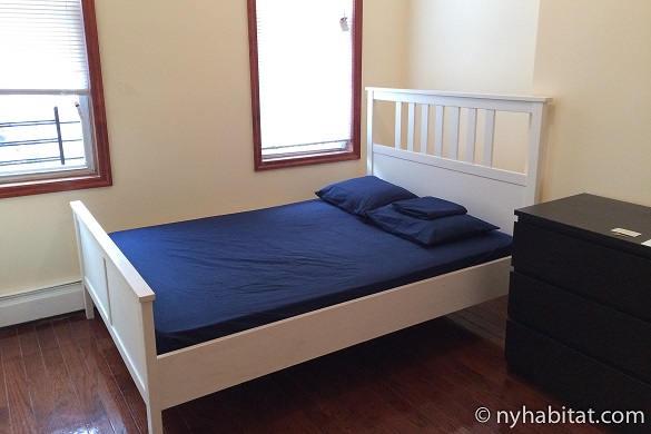 Image of bedroom with double bed in NY-17086