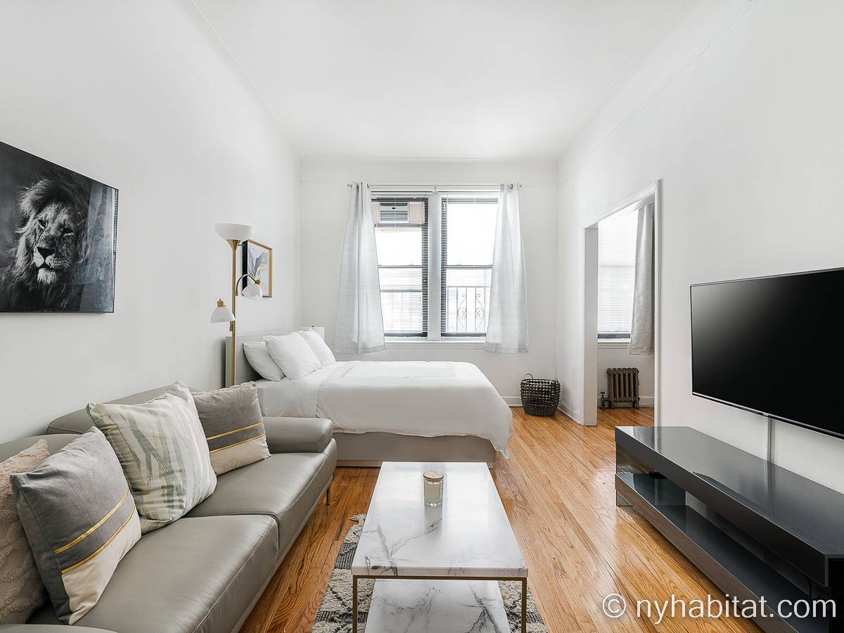 Snuggle up in this Chelsea apartment for a cozy winter slumber. (Rental ID: NY – 19210)