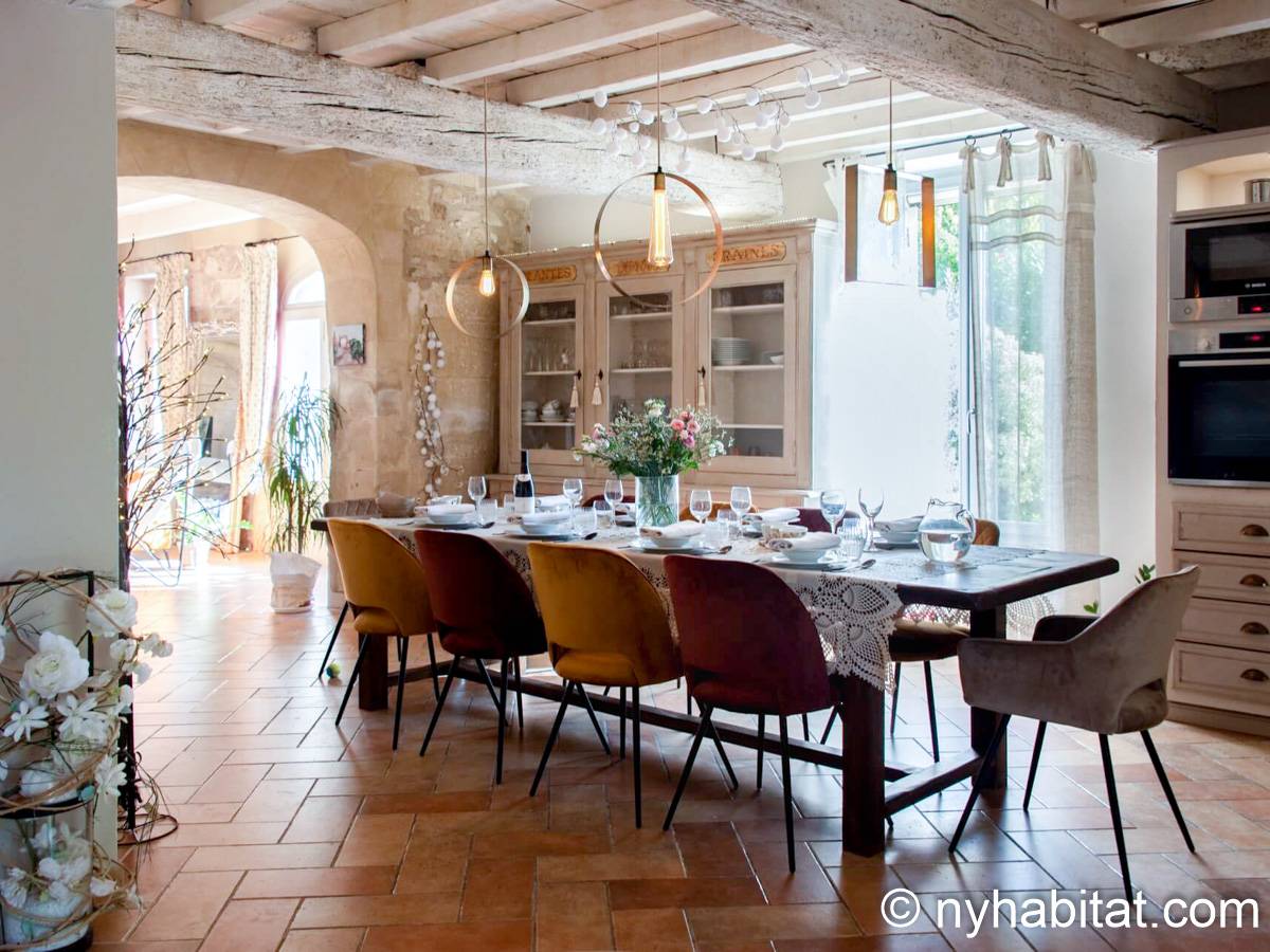 The breezy, open dining room of this vacation rental will let you enjoy the simple pleasures over Christmas dinner (PR-1272)